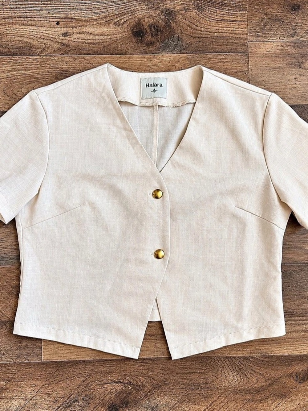 Halara Women’s Medium Cream Cropped Short-Sleeve Blazer Top with Gold Buttons